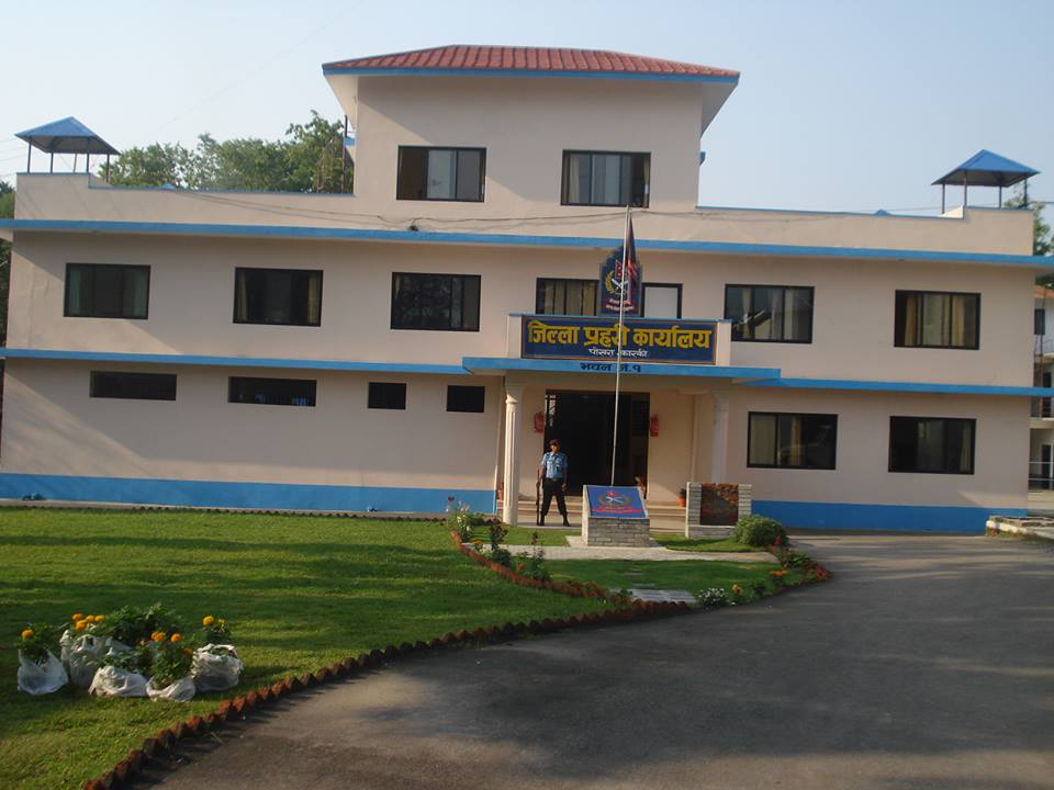 सामाजिक सञ्जालमा काेराेनाबारे अफवाह फैलाउनेहरू पाेखरामा पक्राउ