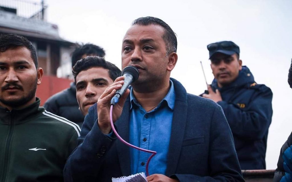 प्रजिअको घोषणा र प्रवक्ताको अनुहार हेरेर हामीले सरकार पनि छ है भनेर मान्नु पर्ने ?