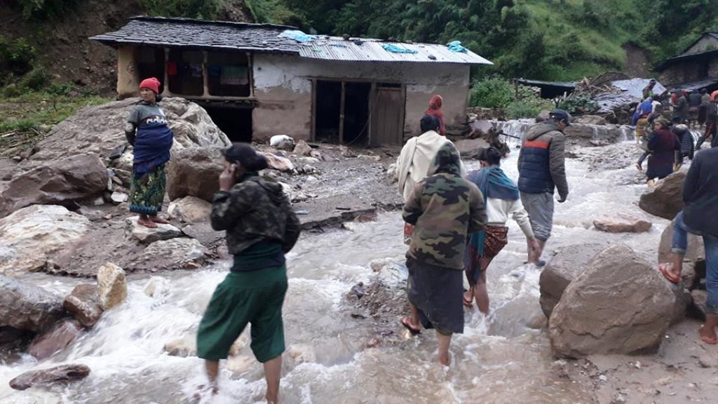 पहिरोले ढोरपाटनमा १७ जना बेपत्ता