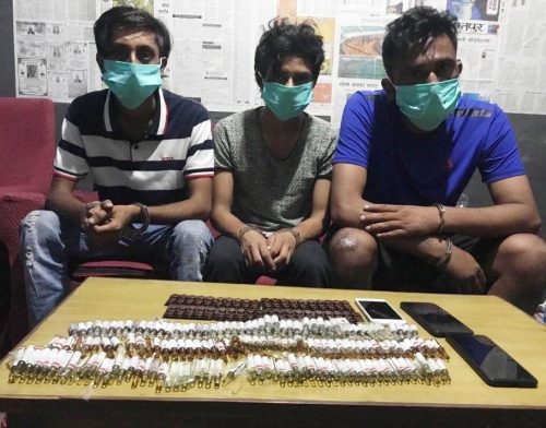लेकसाइडबाट प्रतिबन्धित लागुऔषध सहित ३ जना पक्राउ