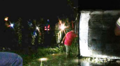 लमजुङमा मिनि बस धान खेतमा खस्याे : एकको मृत्यु, तीन जना घाइते