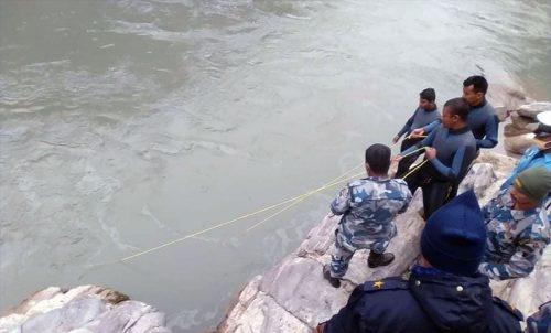 पिकअप भ्यान त्रिशूलीमा खस्यो, ३ जना बेपत्ता