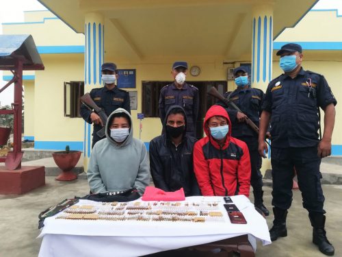 ठूलो परिमाणको लागु औषधसहित तनहुँबाट ३ जना पक्राउ