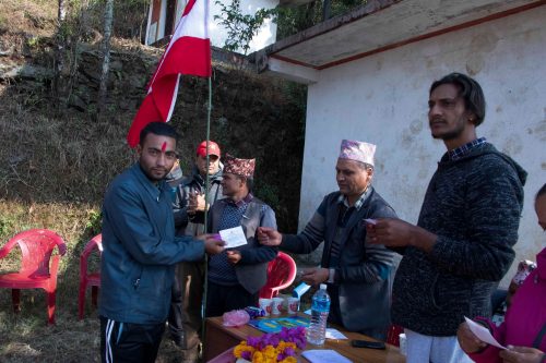 नेकपाका एक दर्जन कार्यकर्ता नेपाली कांग्रेसमा प्रवेश