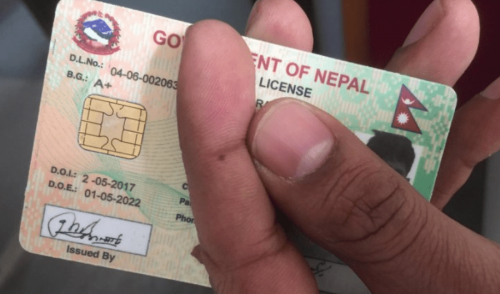 ३८ थान नक्कली लाइसेन्ससहित १ जना पक्राउ