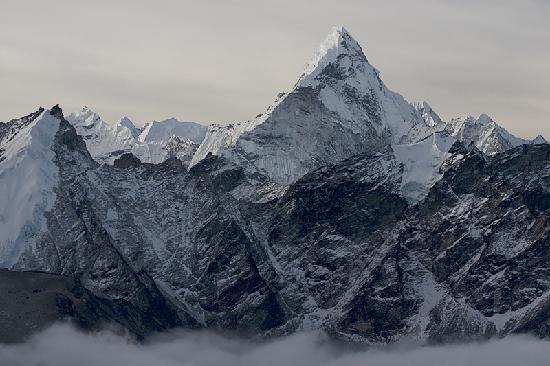 सगरमाथा आरोही अमेरिकी र स्विस नागरिकको मृत्यु