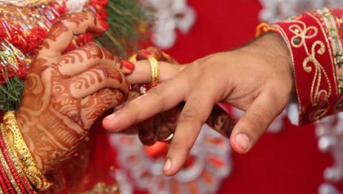 विवाहको बस र दुलाहाका बाबुलाई नियन्त्रण गरेपछि जन्ति भागाभाग