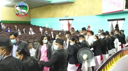 गण्डकीमा विरोधका बीच बजेट पास, एमाले सांसदले टेबल फाले (भिडियाे सहित)