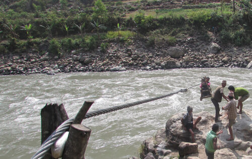 एसएसबीले तुइनको डोरी निकालिदिंदा महाकाली नदीमा खसेर एक नेपाली नागरिक वेपत्ता