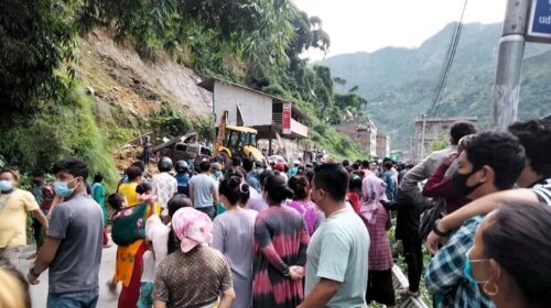 पर्वतमा पहिराेले पुरिएर एक जनाकाे ज्यान गयाे