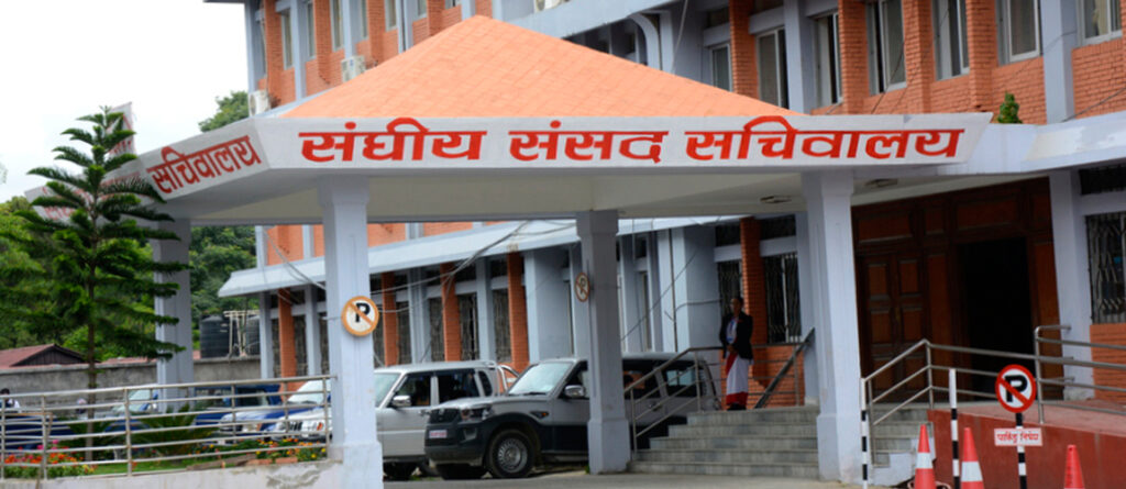 एमालेले कारबाही गरेका १४ सांसदको पद जाेगियाे