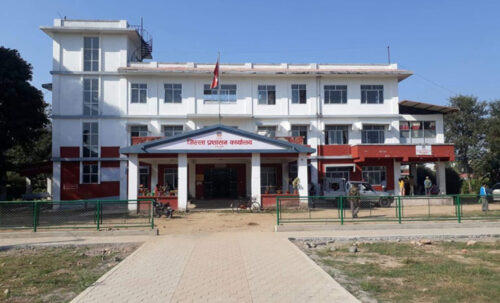 चितवनमा अनाैठाे लकडाउन- पार्टी प्यालेस खुल्ला, सिनेमा हल बन्द