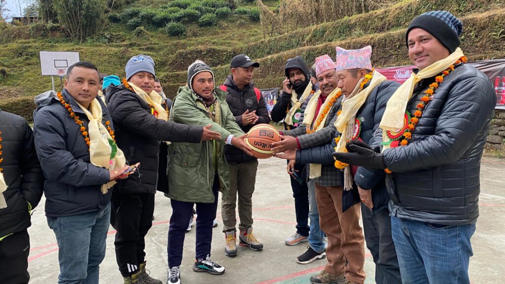 छोम्रोङमा जारी मेलामा बास्केटबल सुरु, आयोजकको विजयी सुरुवात