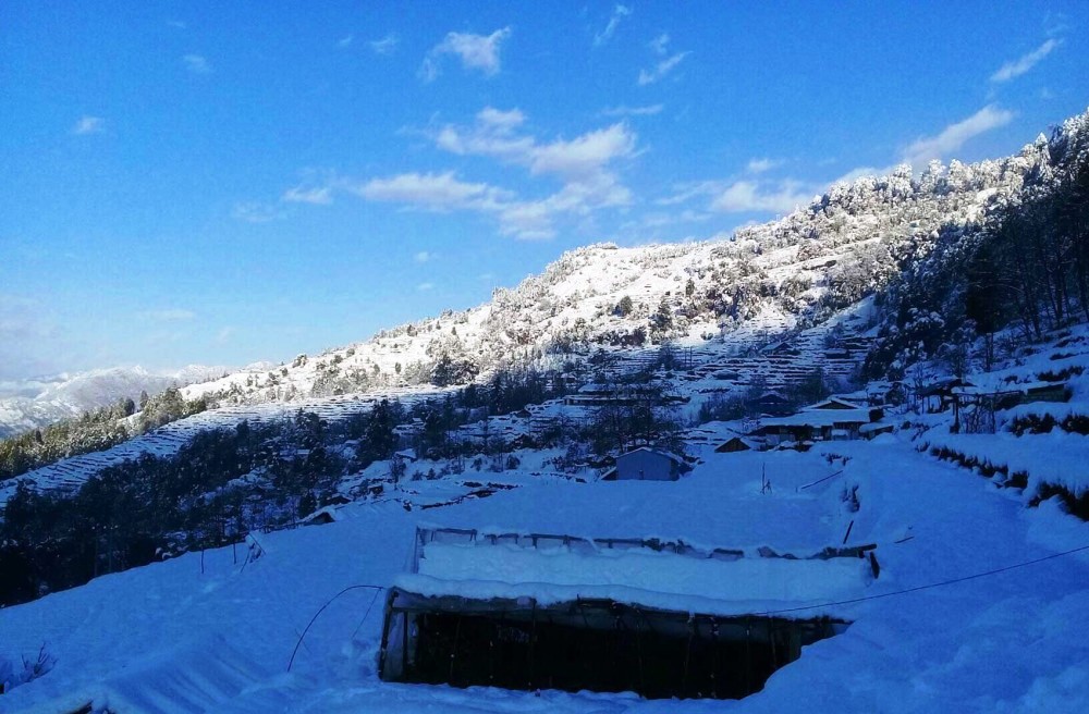 म्याग्दीमा हिउँमा परेर एक जना बेपत्ता, तीन जना अलपत्र