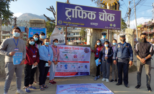 पोखराका विद्यार्थीद्वारा बागलुङमा मास्क वितरण