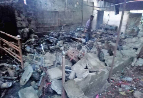 चितवनमा ग्यारेजमा आगलागी हुदाँ ३२ मोटरसाइकल जल्यो