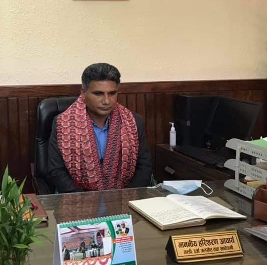 गण्डकीमा मन्त्रिपरिषद् हेरफेर, गठबन्धनलाई नसघाएकाे आराेपमा मन्त्री आचार्य बर्खास्त