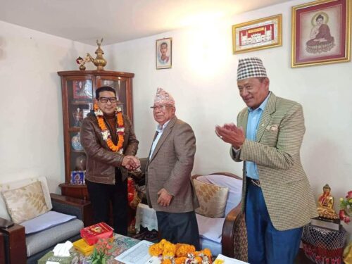 अवसरवादी मनाङेः मन्त्री हुने दाउ खोज्दै नेकपा एसमा