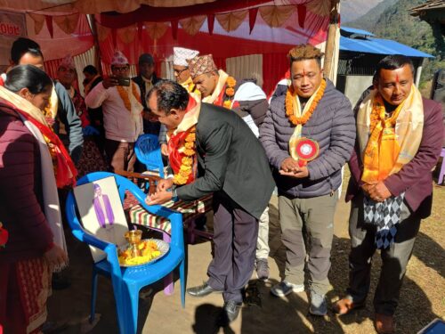 लान्द्रुकमा सुरु भयो हनी हन्टिङ