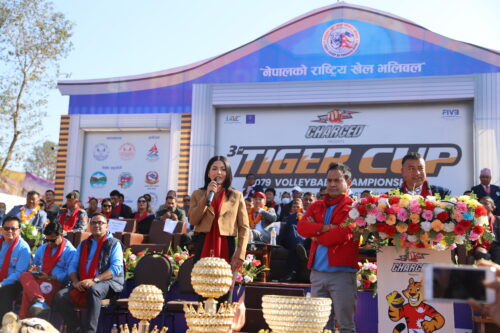 जितु र साम्राज्ञीले खेलाडीसँग फोटो खिचाए, ब्रेकमा नाचे