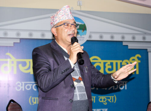 मेयर धनराजलाई प्रश्नः तपाईंलाई ग्रहले घुमाइघुमाइ मेयरको कुर्सीमा ल्याएकोे हो ?