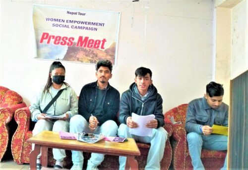 दमौलीमा अनुराधा कोइरालाको साथमा गल्स नाइट हुँदै