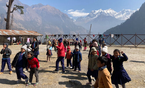 हिमपात नभएपछि मनाङमा खुल्न थाले विद्यालय