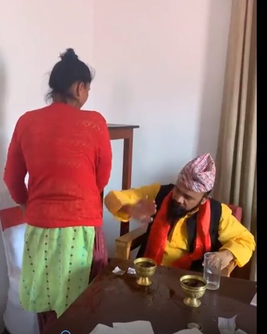 हेरेर र छोएरै रोग निको पार्ने भ्रम छरेर छद्मभेषी सीमान्त गुरुको ठगी धन्दा