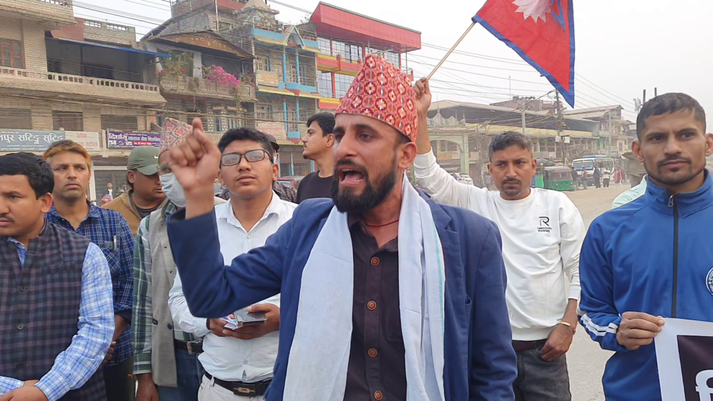 धुलोले आजित डण्डावासीको आक्रोस्ः नारायणगढ–बुटवल सडकले रोगी बनायो
