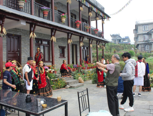 पर्यटकले गुल्जार घान्द्रुक