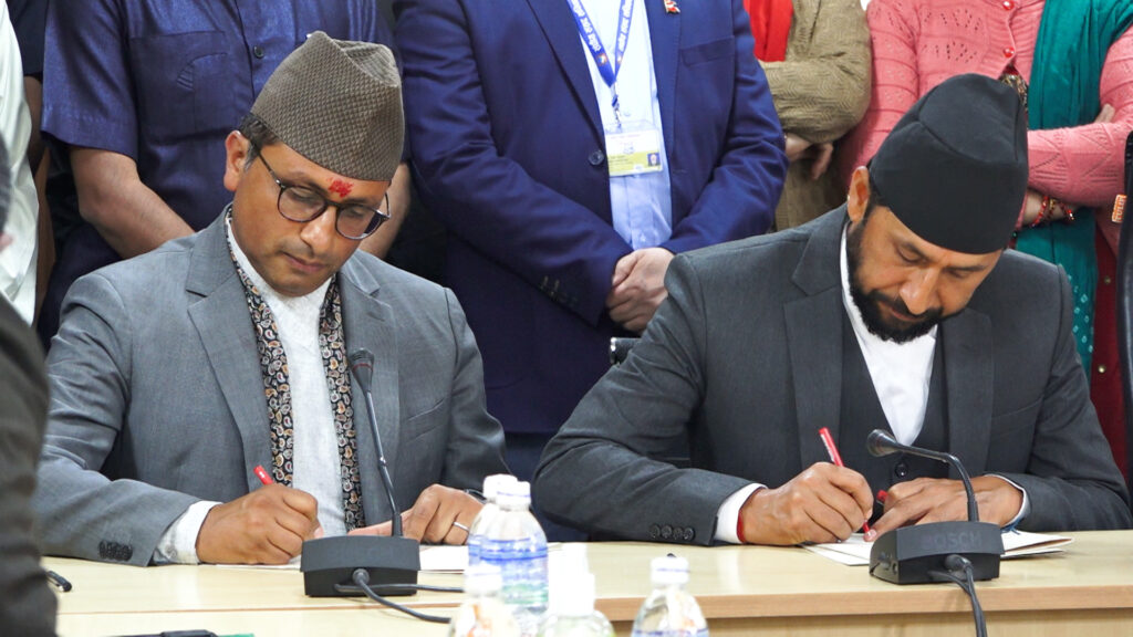 रवि लामिछाने र स्वर्णिम वाग्लेले लिए शपथ, उपेन्द्र यादव अनुपस्थित (फोटो फिचर)