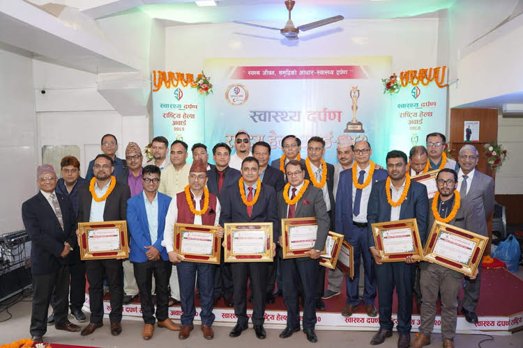 चिकित्सकसहित २२ जना सम्मानित