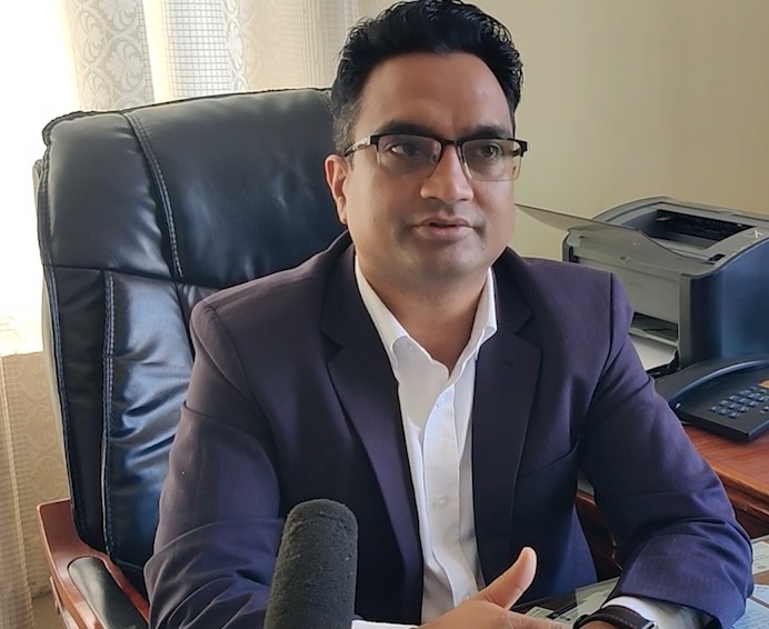 मतपेटिका सुरक्षित छ, निर्देशन अनुसार मतगणना अघि बढाउछौं: निर्वाचन अधिकारी पराजुली