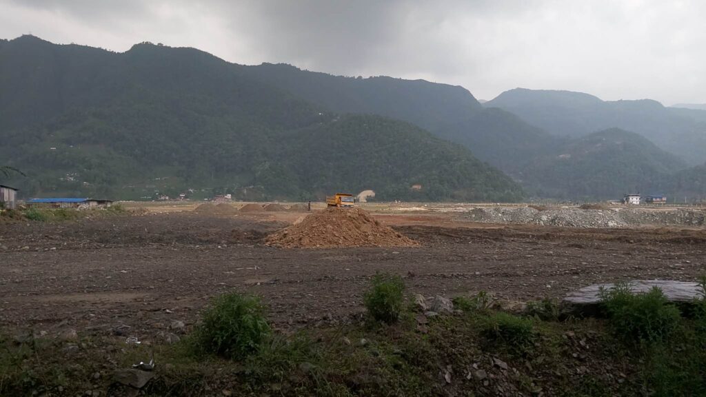 फेवा सीमसार दिनदहाडै पुरिँदै, निरिह महानगर !