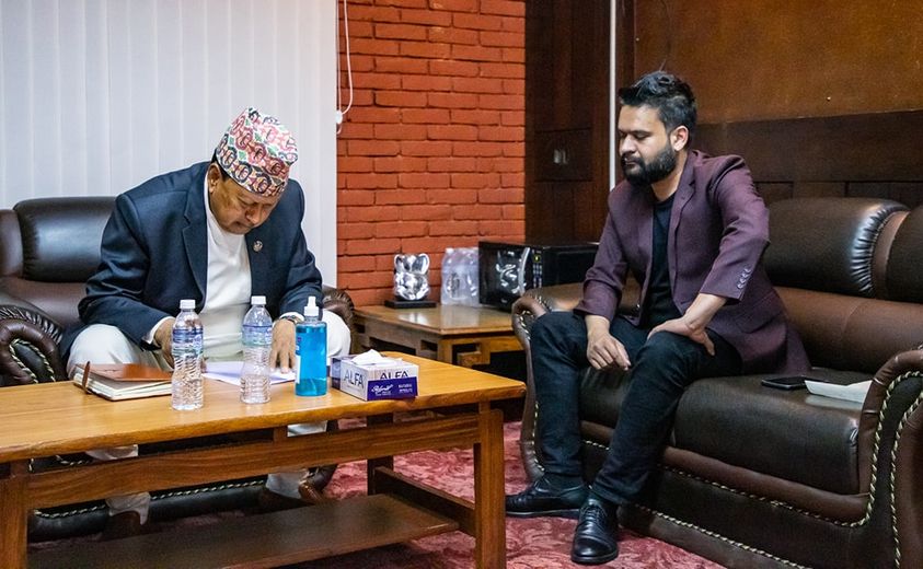 उपचार नगर्ने अस्पतालकाे उजुरी लिएर मेयर बालेन स्वास्थ्य मन्त्रालयमा