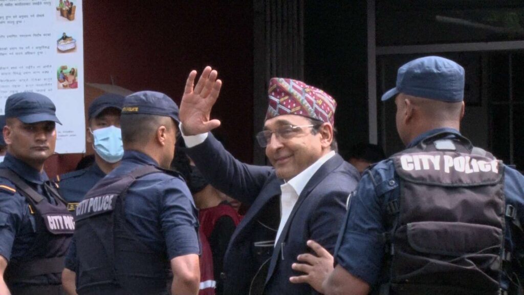 टाेपबहादुर रायमाझी सरकारी वकिलकाे कार्यालयमा