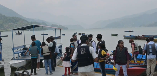 गर्मी छल्न भारतीय पर्यटकको लर्को