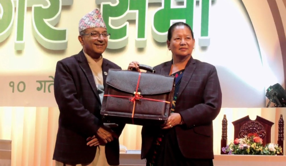 पोखराले डोको तथा ठेलागाडामा व्यापार गर्दा पटके पक्राउ परे सामान जफत गर्ने