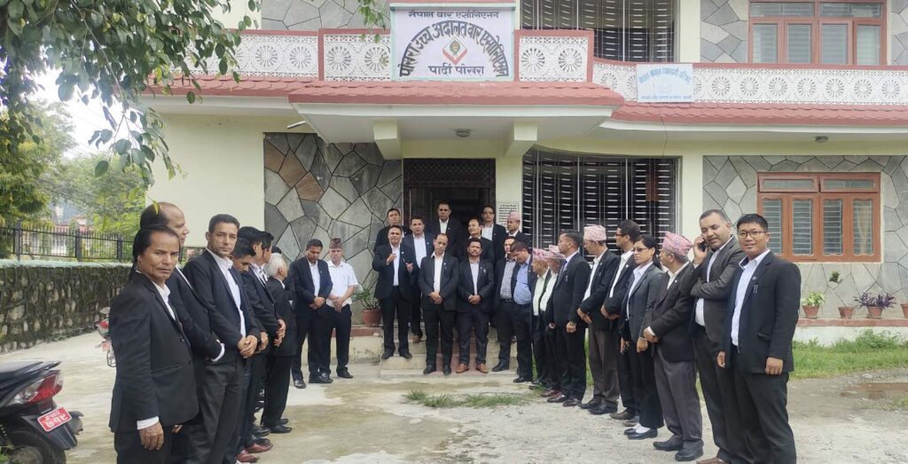 बहस पैरवी छाडेर पोखरासहित देशभरका कानुन व्यवसायी आन्दोलनमा