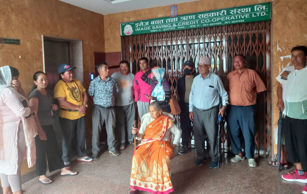 बुढेसकालको सहारा सहकारीले डुबाएपछि…
