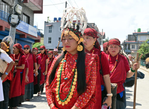 भूतप्रेत भगाउदै मनाइयो ट्होंटे पर्व