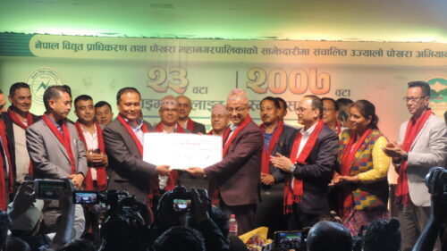 पोखराका मुख्य सडकमा स्मार्ट लाइट बल्न सुरु