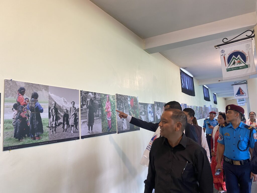 पर्यटन दिवसमा अतिथिलाई बिरुवा उपहार