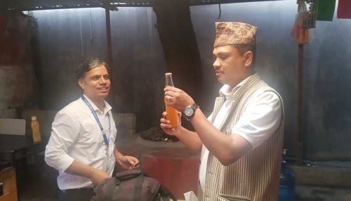 पोखरामा स्लाइस जुसमा भेटियो अखाद्य वस्तु