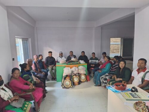 म्याग्दीमा अति विपन्न २० परिवारलाई खाद्यान्न सहयोग