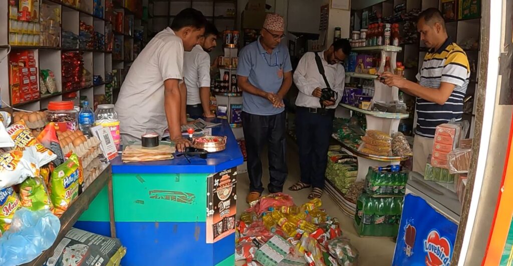 नवलपुरमा प्रशासनकाे अनुगमन: म्याद गुज्रेका सामाग्री अत्याधिक भेटिए
