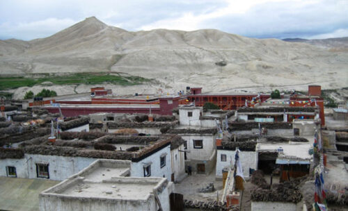 ढुंगा छापेपछि अझै चिटिक्क बन्यो लोमान्थाङ