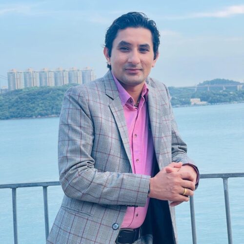 आर्थिक अभावले विद्यालय जान नपाएका २ बालिकालाई बञ्जाराको साथ