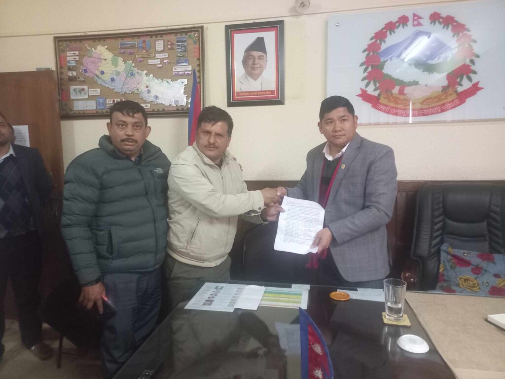 सिन्डिकेटको पक्षमा गएका यातायात व्यवसायीलाई मन्त्रीले हकारे