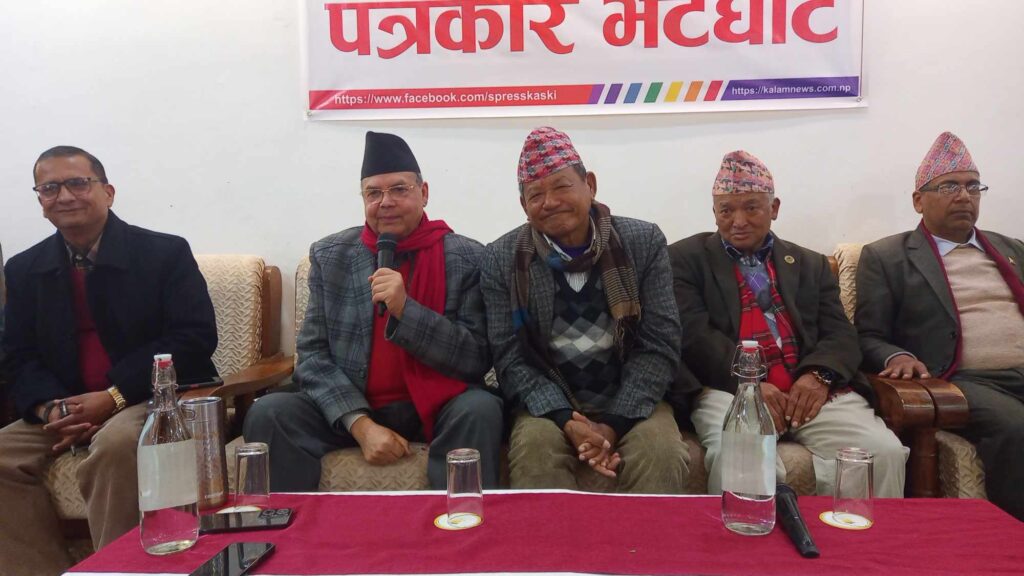 प्रचण्डप्रती इंगित गर्दै झलनाथले भने, ‘जुन जोगि आए पनि कानै चिरेको’